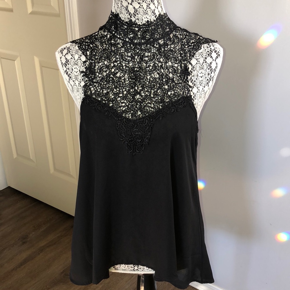 Lace detailed top🖤